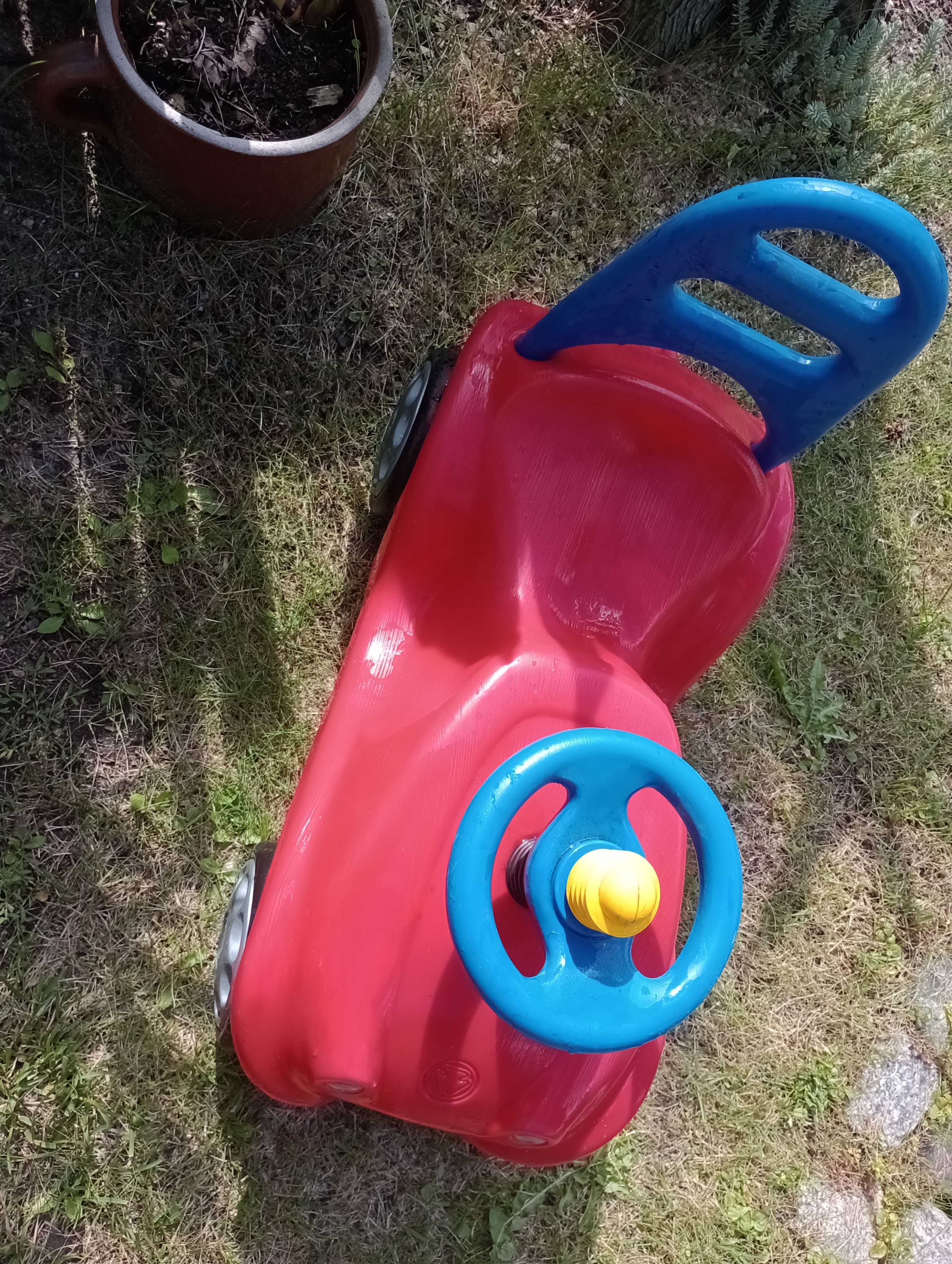 Jeździk dziecięcy auto