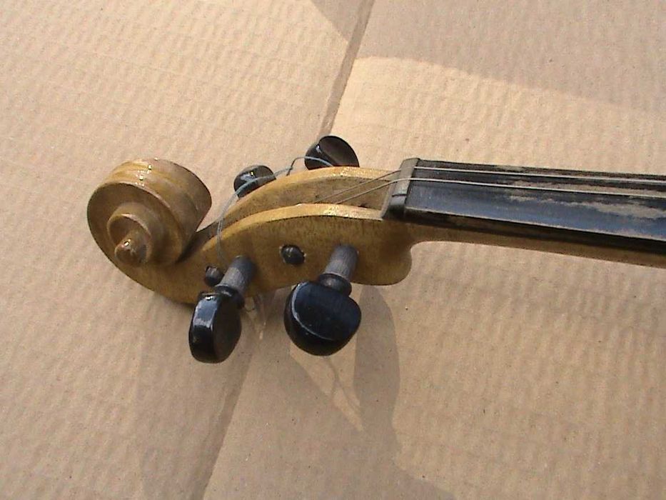 Piękne skrzypce przedwojenne z futerałem - Rzadkość