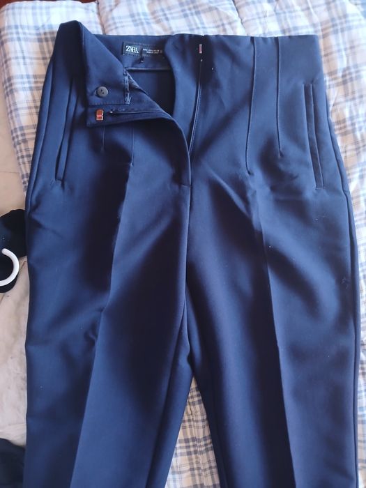 Calças cintura subida