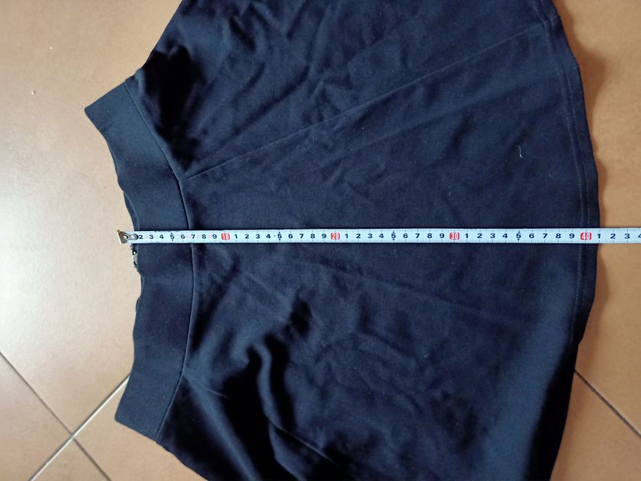 Czarna, krótka spódniczka