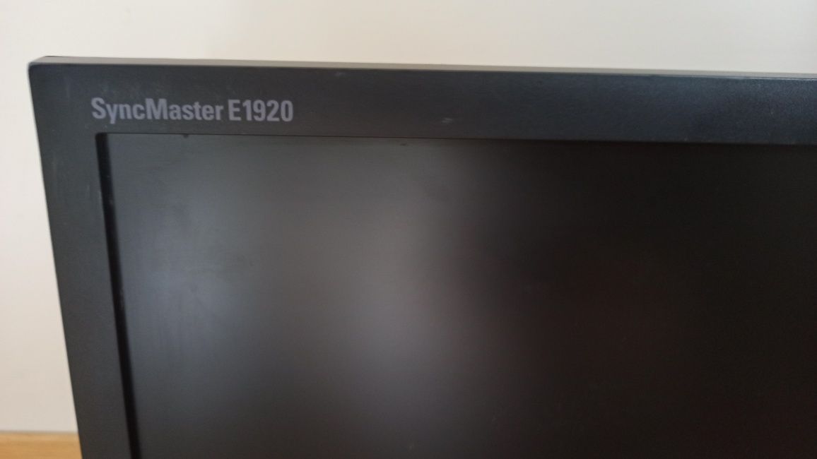 Monitor samsung syncmaster E1920 19 cali