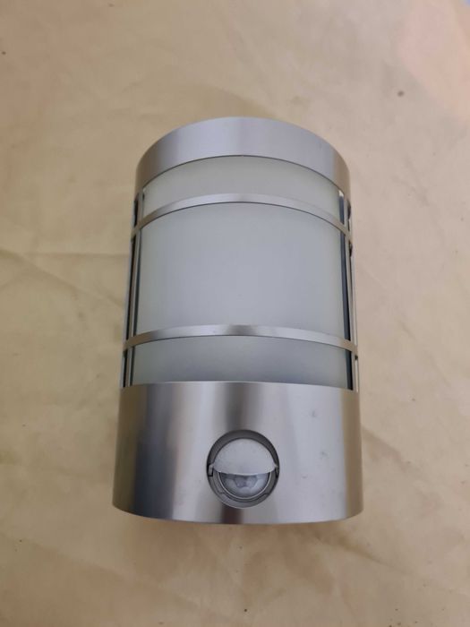Lampa elewacyjna
