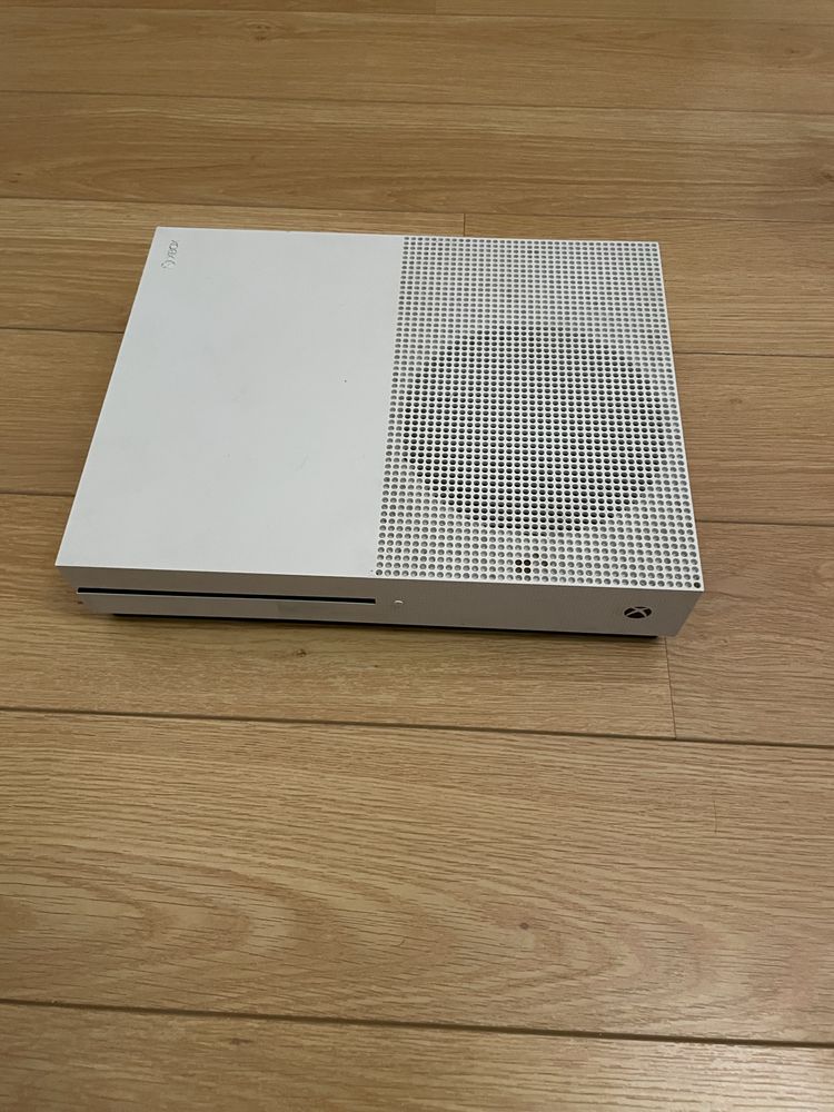 Xbox one s 500gb (sem comando)