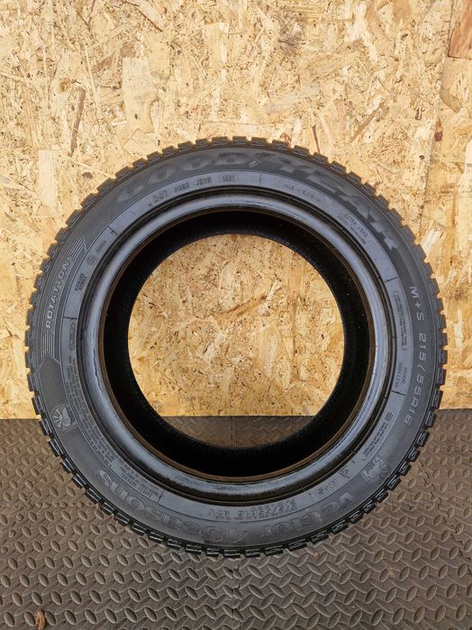 Opona całoroczna 215/55/16 Goodyear Vector 4Seasons