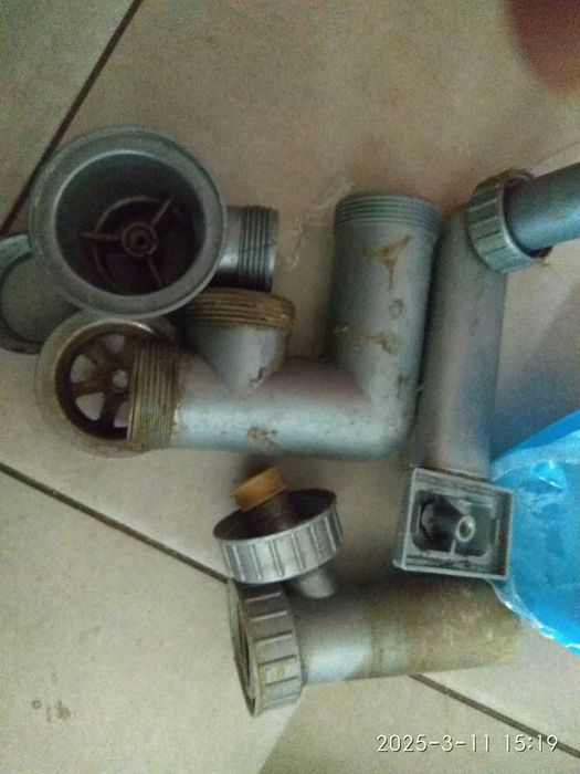 для строителя - венчик - насадка , ножовка и другие