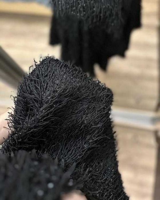 Вечернее нарядное шелковое миди платье с глубоким декольте lebel one