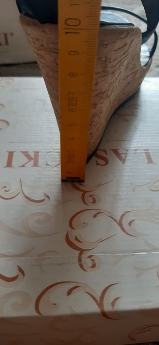 Sandały czarne na koturnie Lasocki 40