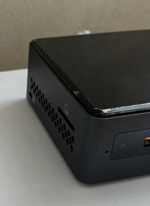 Intel NUC 7 Essential Kit NUC7PJYH. Працює від повербанка