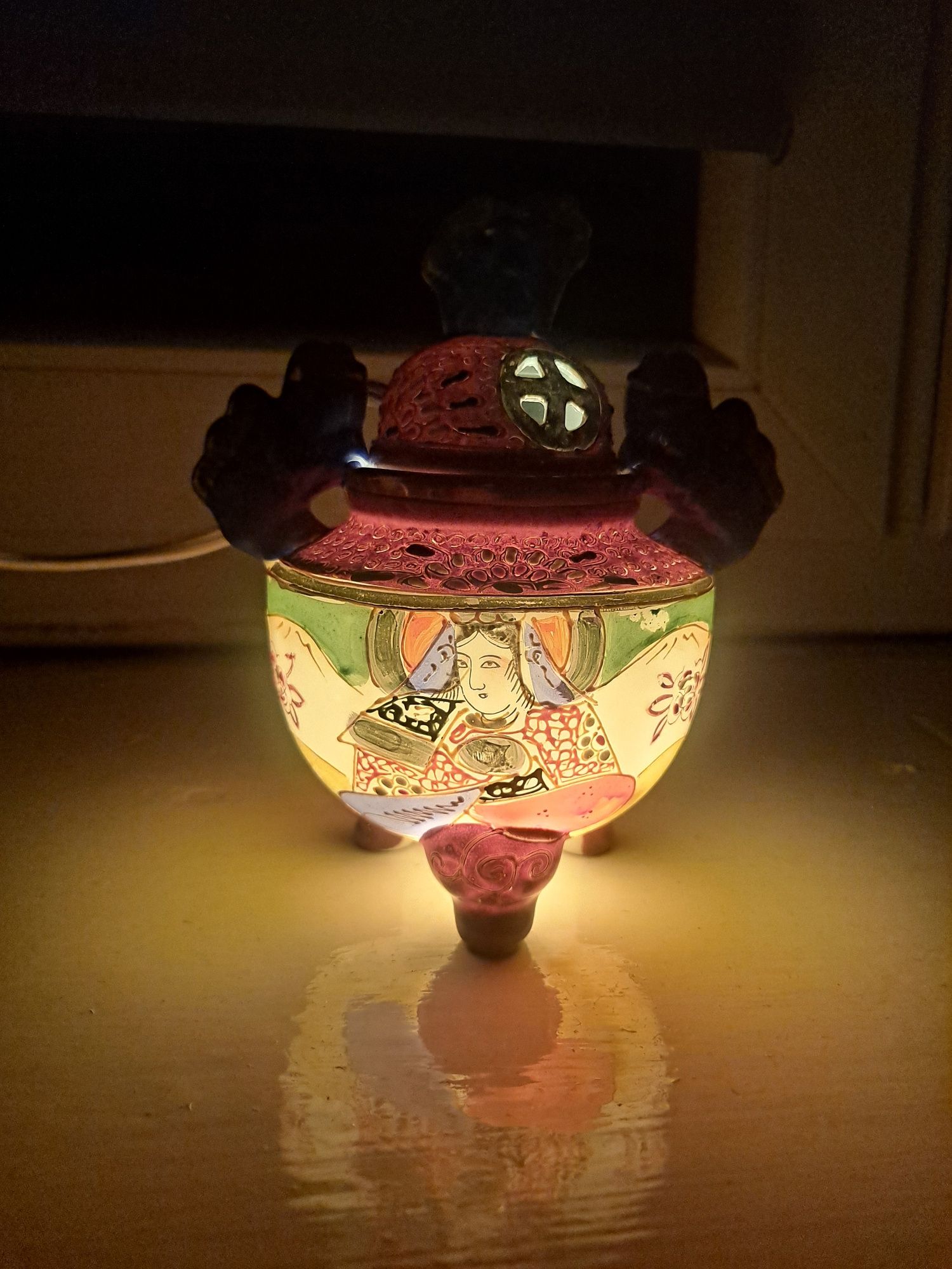 Japonska porcelana z lampką