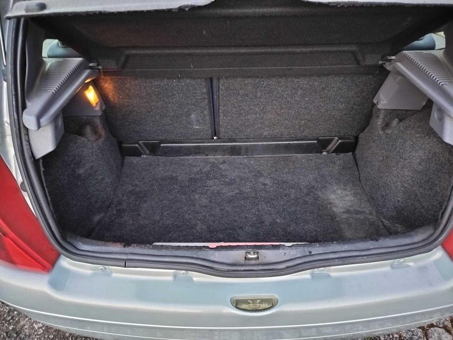 Renault Clio 1.4 16v Sport - 115000 / Reservado kms Reais