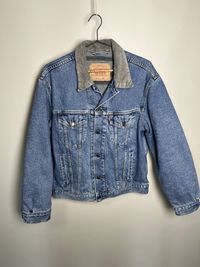 Вінтажна джинсова куртка , шерпа Levis, розмір М