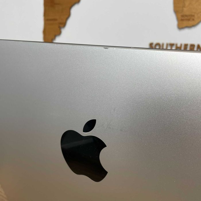 Apple iMac A2116 I3-8100 8GB RAM 1TB HDD Pro 555X 2GB 21.5" 4K 2019r