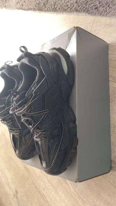 Balenciaga track
