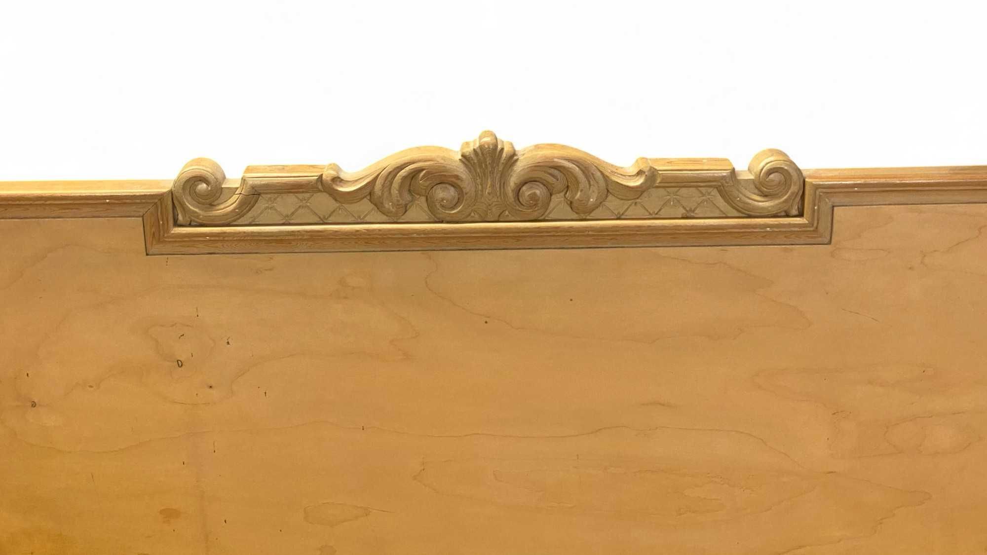 Stare stylowe rzeźbione sosnowe łóżko podwójne