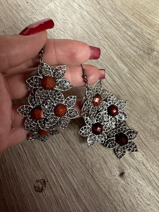 Zestaw kolczyków pięć par długich kolczyków i naszyjnik Biżuteria