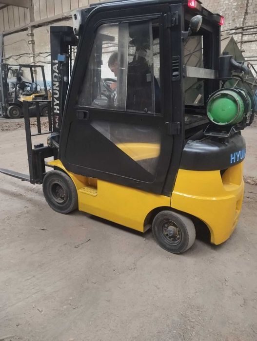 Продається заводський газовий навантажувач Hyundai 15L-4M (2012 р.в.).