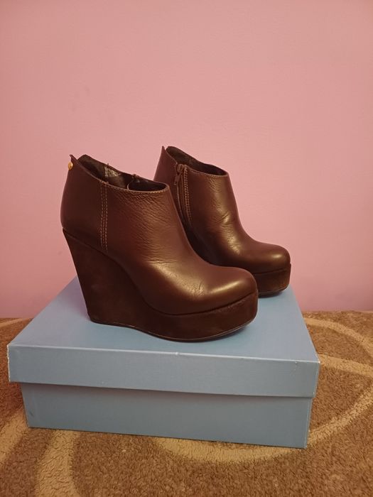 Botki Venezia 37, na koturnie, skóra