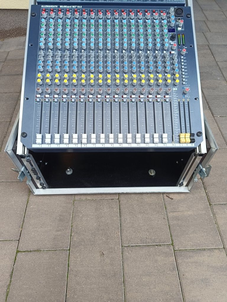 Allen & Heath WZ4 16:2 + case