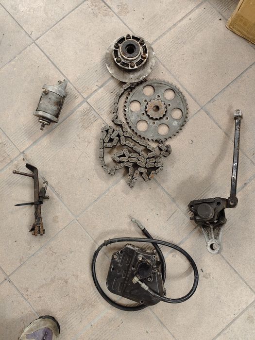 Suzuki Bandit GSF 1200  napęd podnóżek zacisk tył rozrusznik dekiel