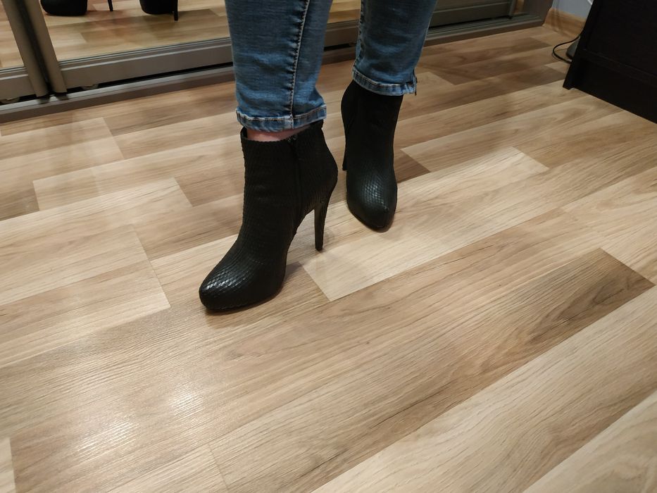 Buty damskie koturna i szpilka