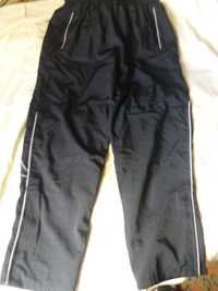 продам брюки  спортивные размер 50-52 черного цвета