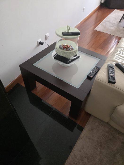 Conjunto de móveis em madeira