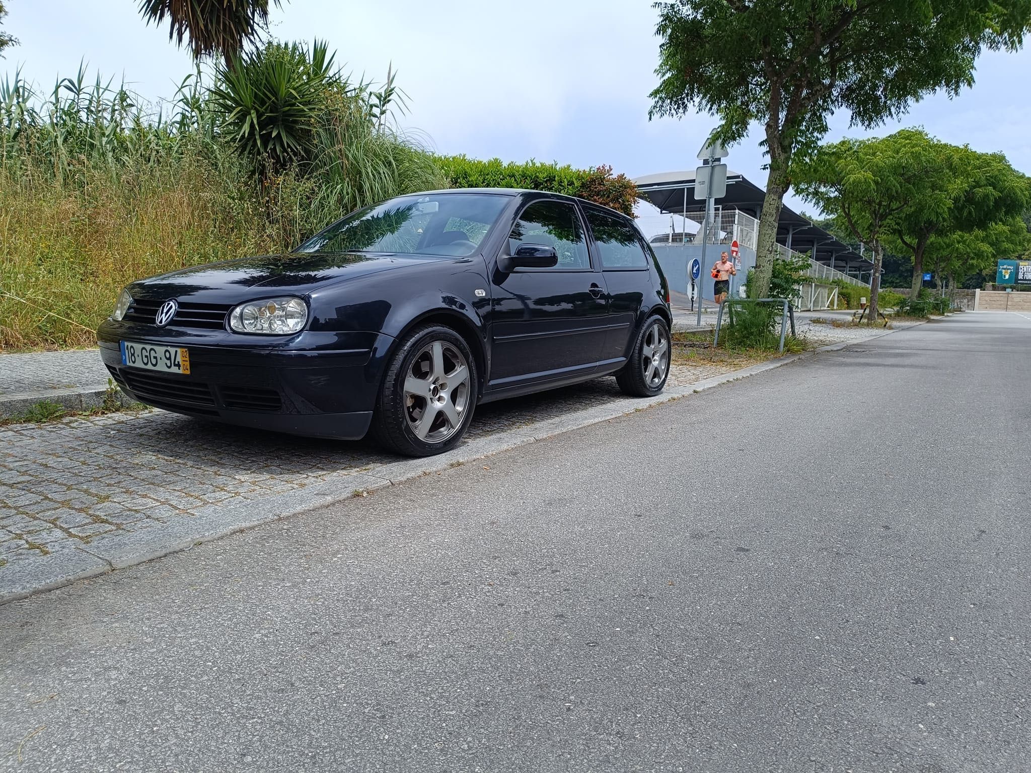 Vendo/Troco VW Golf IV 1.9 TDI PD100 por Honda X-adv 750