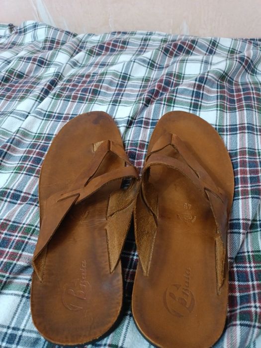 Bata- оригинальные шлепанцы