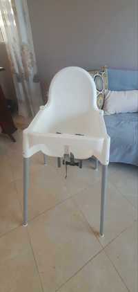 Cadeira Antilop IKEA para refeições com tabuleiro