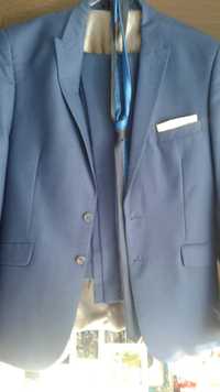 Niebieski garnitur slim