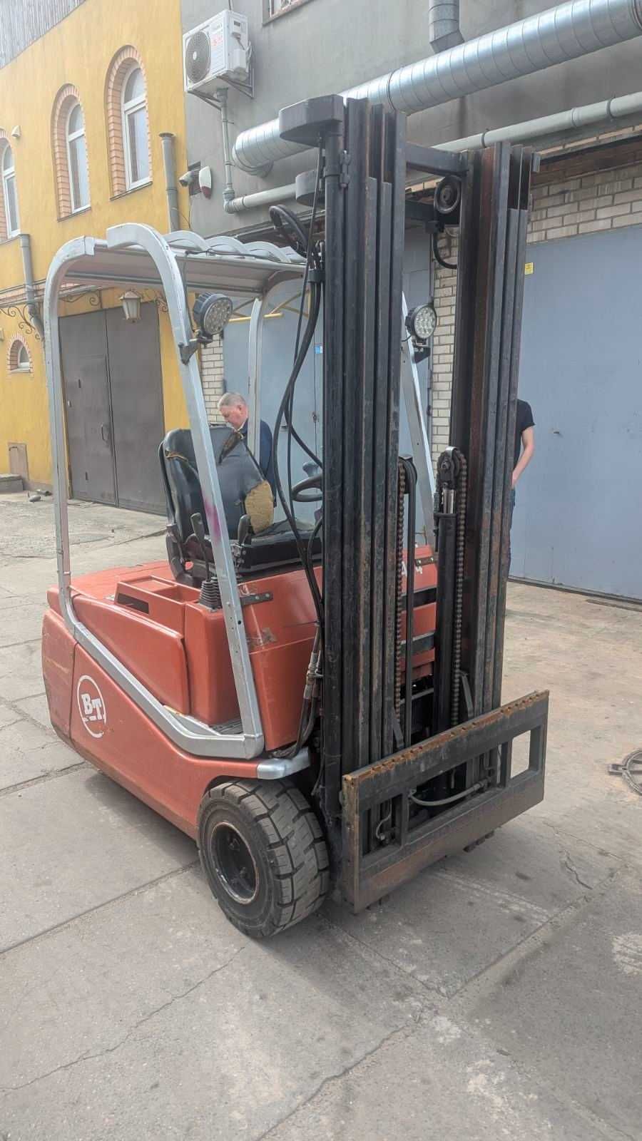 Навантажувач BT cbe15t