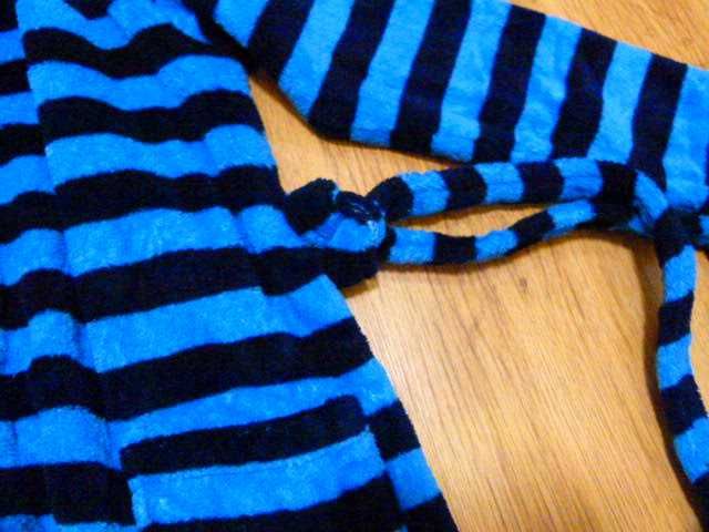 rozm 134 szlafrok kąpielowy niebieski granatowy w paski chłopięcy