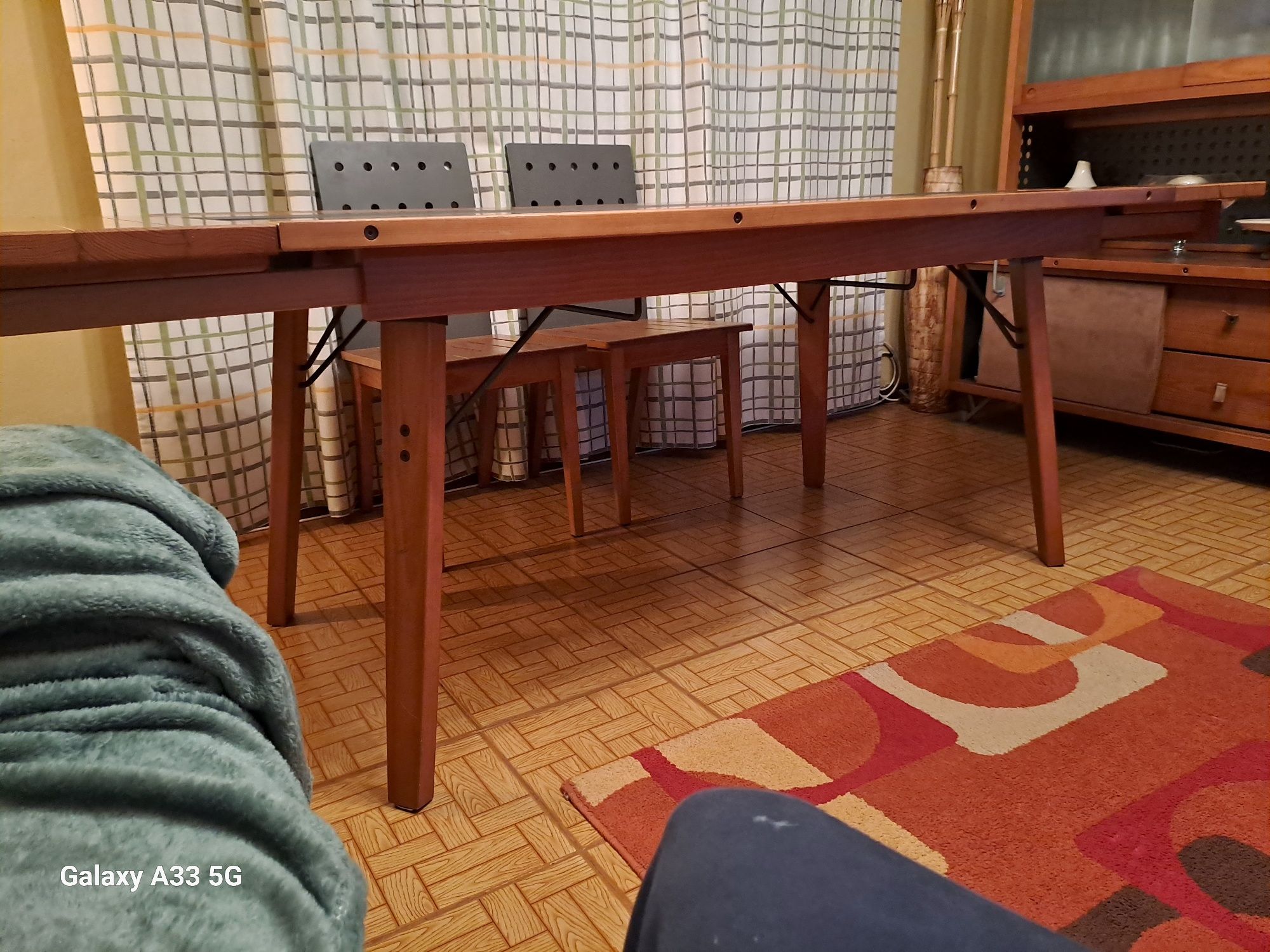 Mesa de jantar e cadeiras
