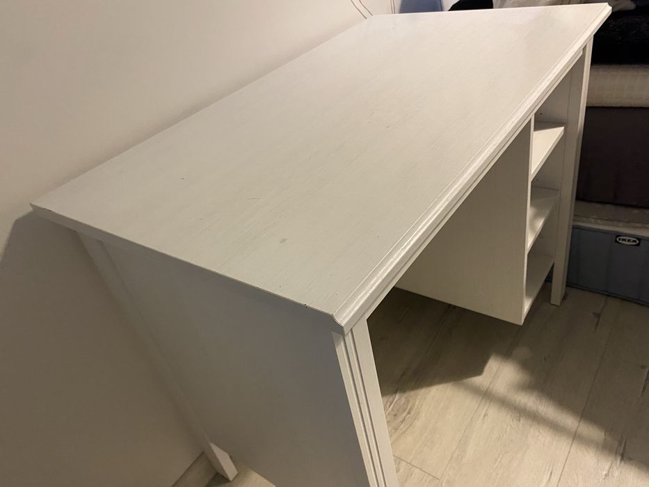 Małe biurko IKEA BRUSALI
