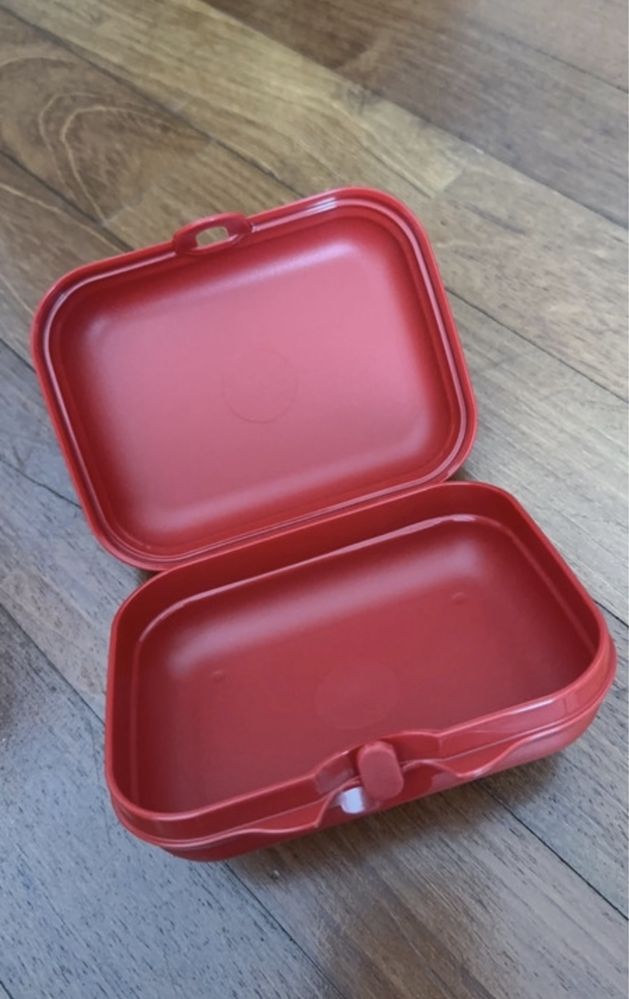 Ostra vermelha Tupperware