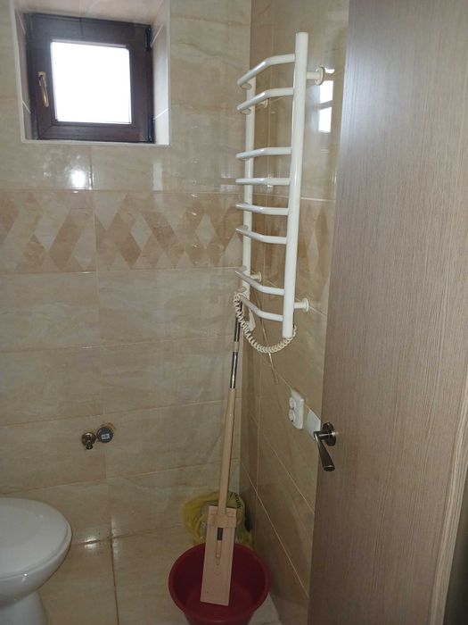 Зручний двохкімнатний будинок в центрі Берегова