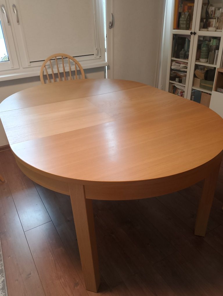 Stół okrągły rozkładany z IKEA.