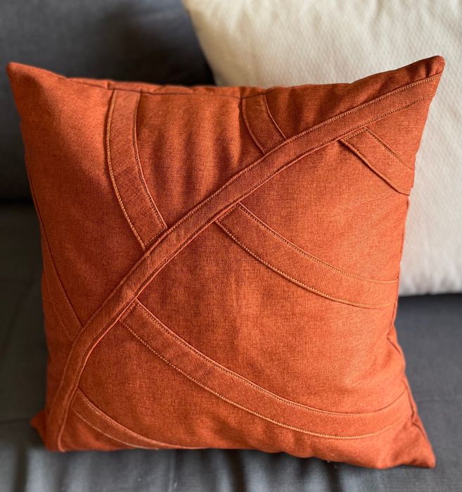 Almofada decorativa Moira, inspirada na forma e cor de folhas