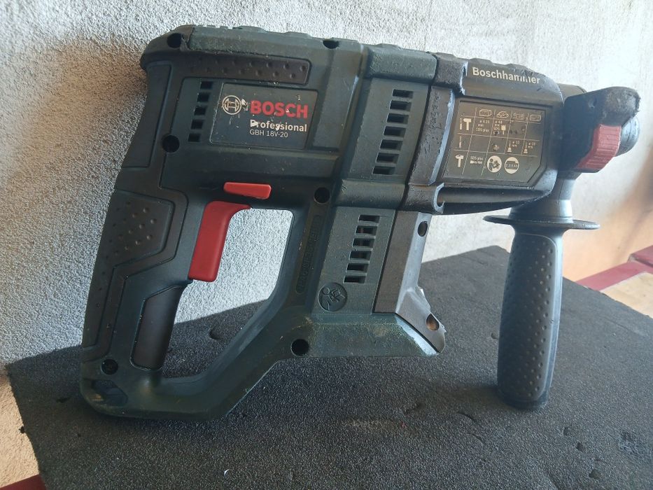 Máquina de furar BOSCH profissional a bateria com martelo