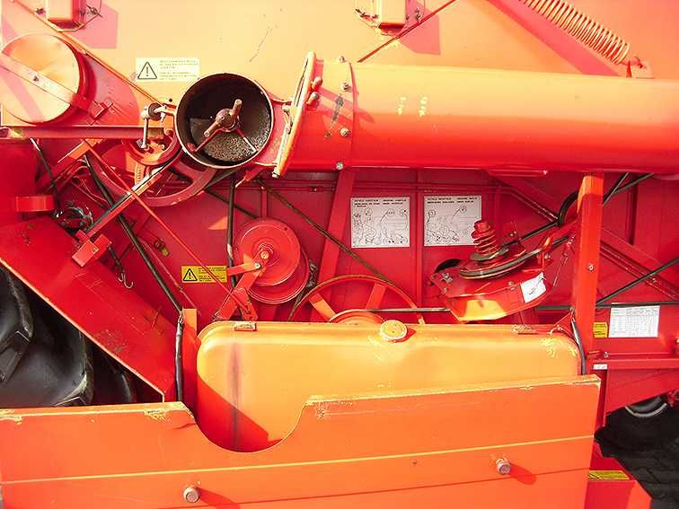 Зерноуборочный комбайн Massey Ferguson 330