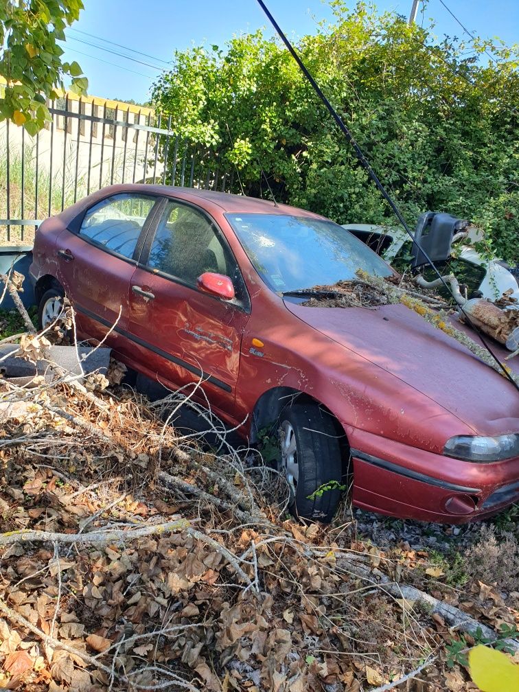 Marea e Clio para peças