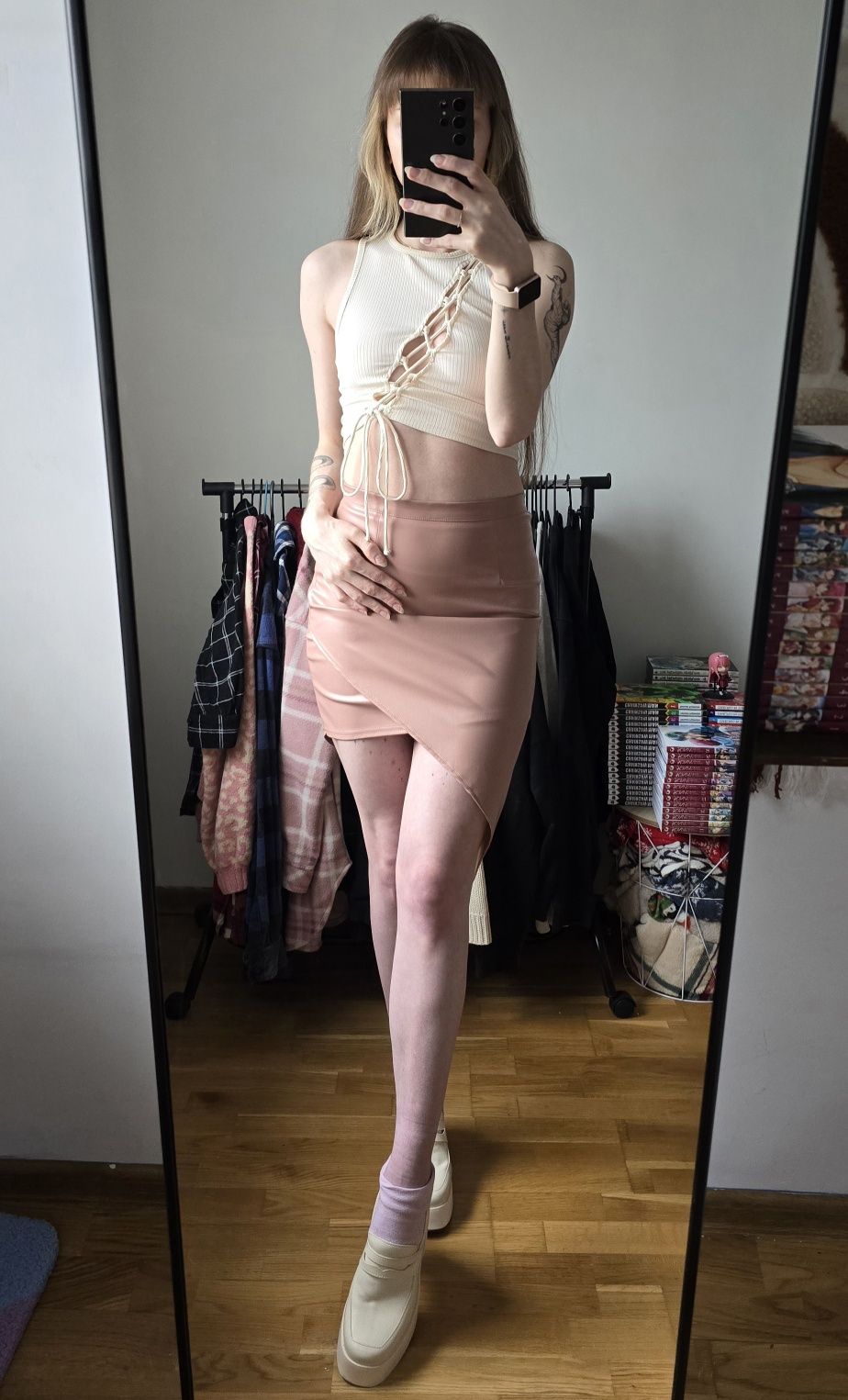 Pudrowy różowa spódniczka Missguided ze sztucznej skóry xxs