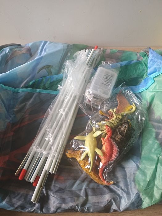 Nowy duży namiot dziecięcy z motywem dinozaurów. Zestaw figurek, LED