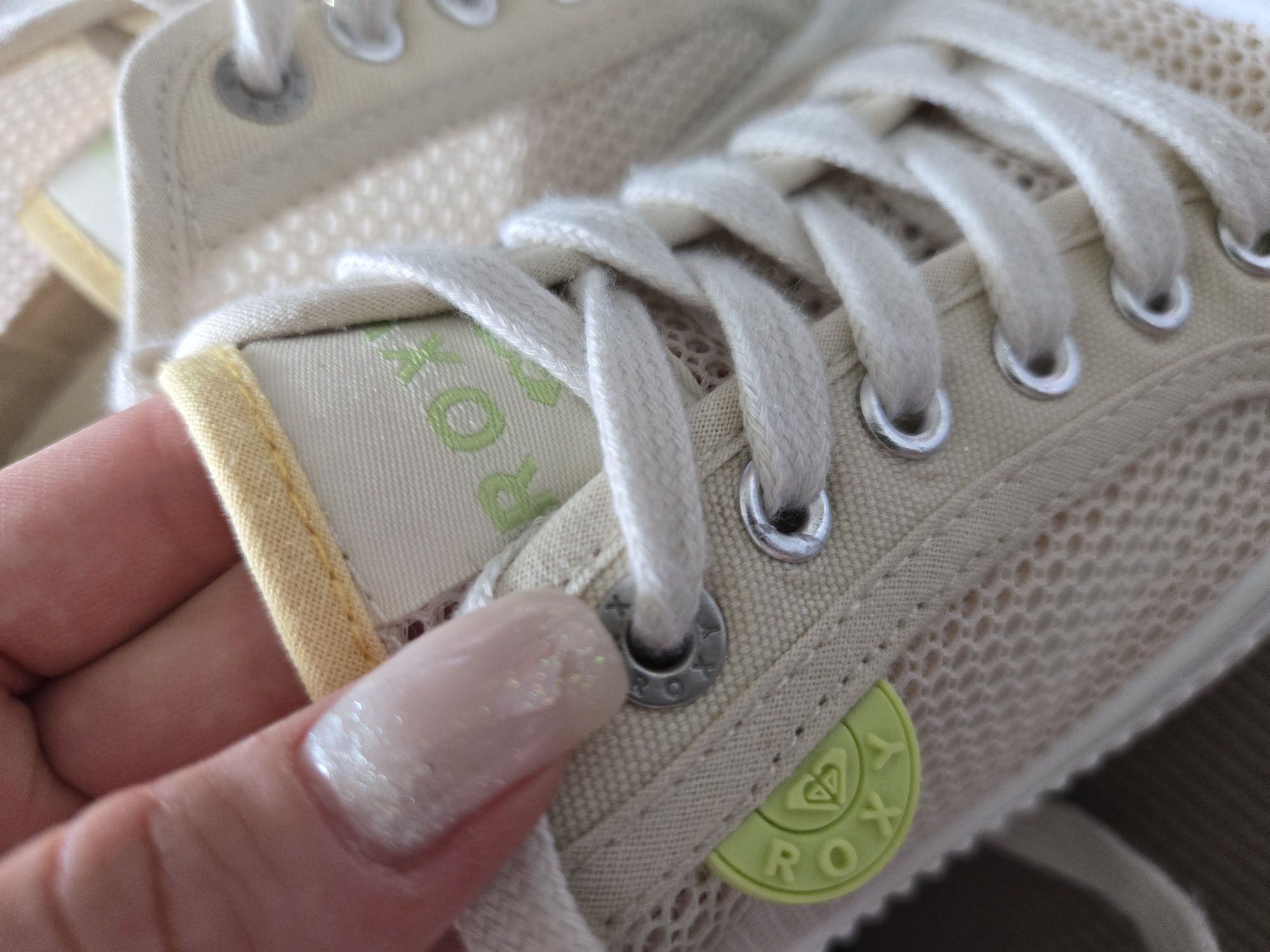 Trampki Roxy r.37 ażurowe beż