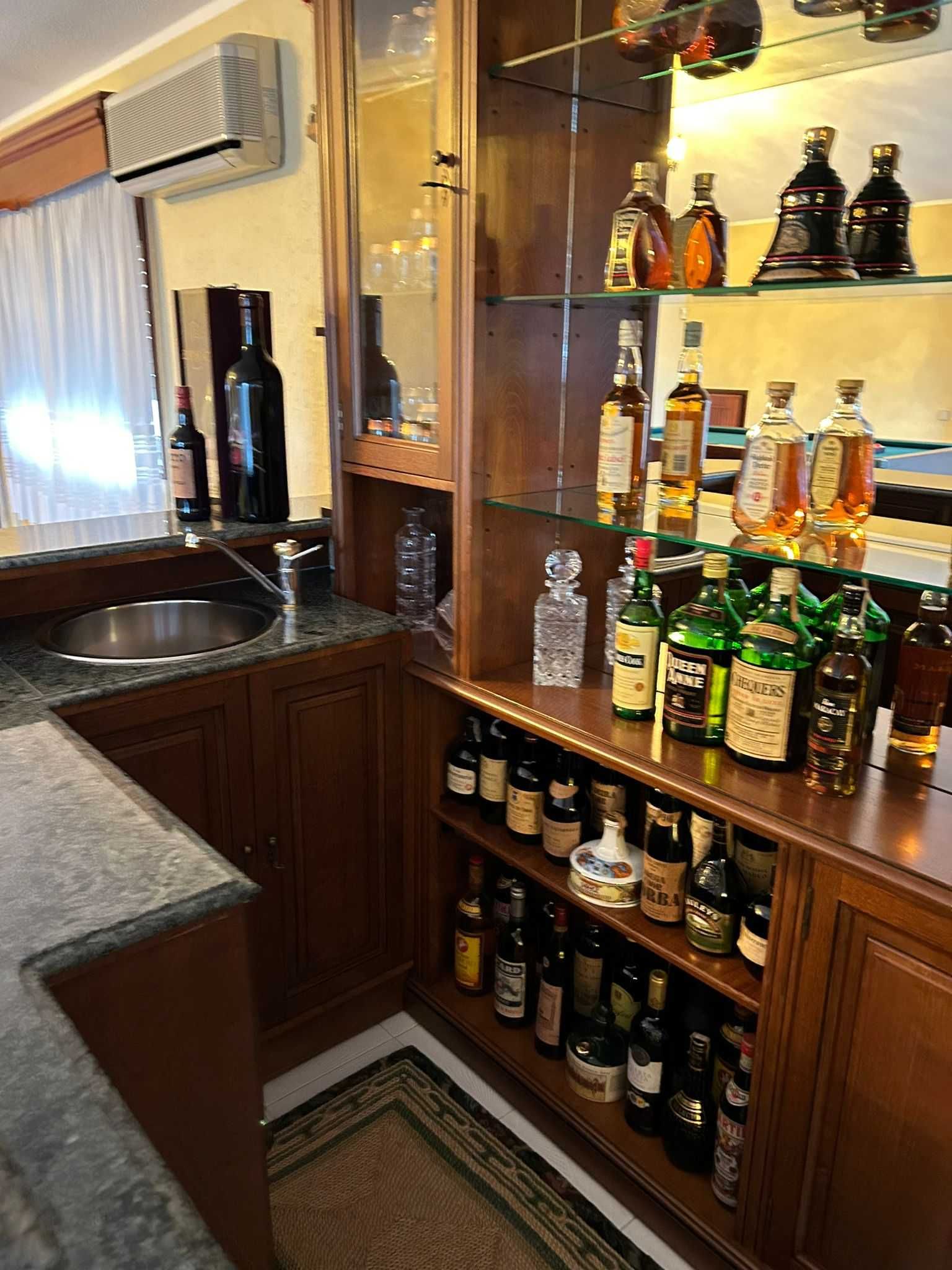 Bar Completo em Madeira Maciça com Bancada em Pedra