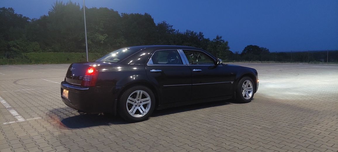 Piękny Chrysler 300C 3.0CRD 2005