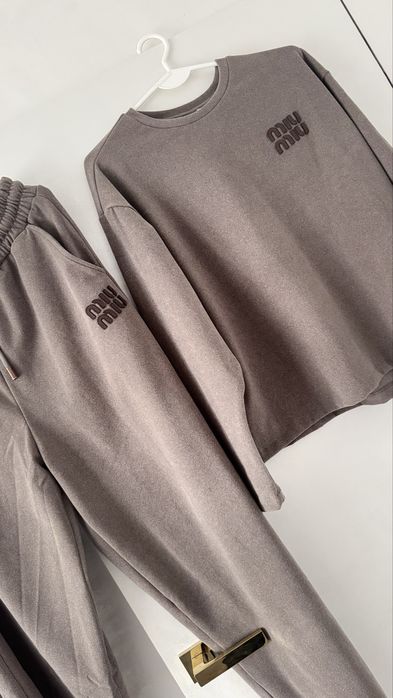 Piekny dres Miu miu rozmiar L brąz fango Premium