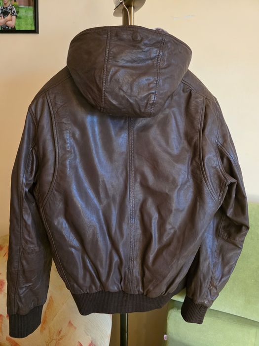 Куртка шкіряна чоловіча з підстібкою на хутрі.