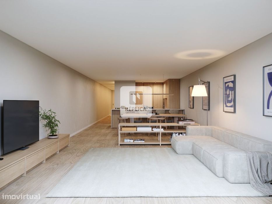 Moradia T4 Triplex com terraço, jardim e piscina no centro de Matosinh