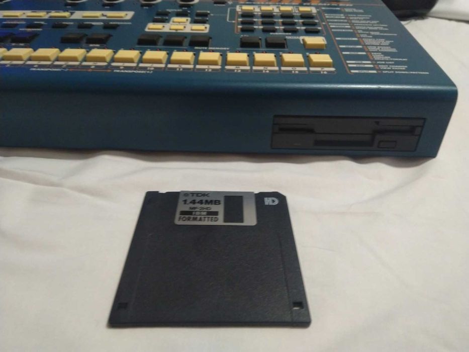 Groovebox yamaha rm1x, impecavel.